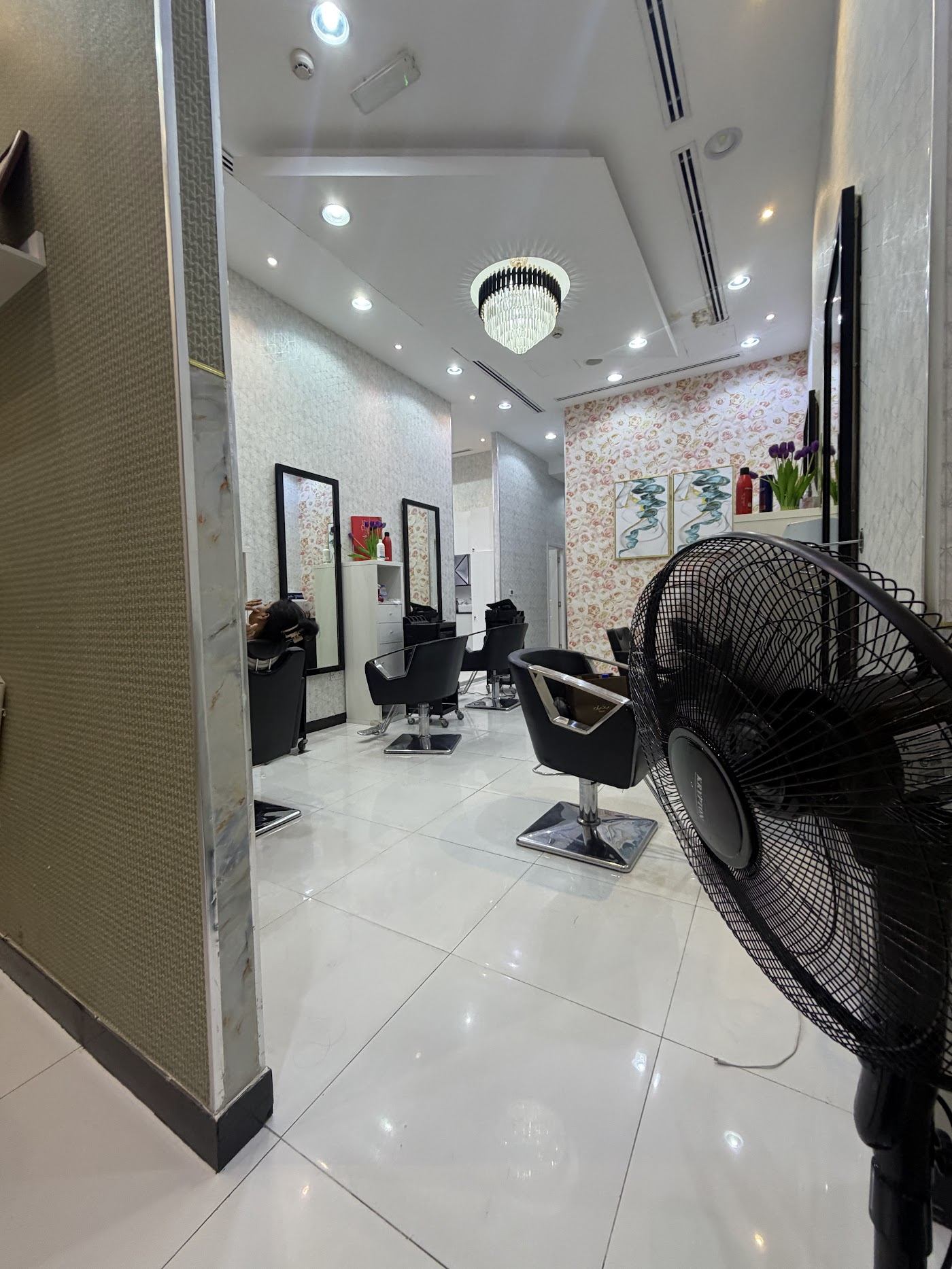 Styling stations inside Ombre Salon JVC